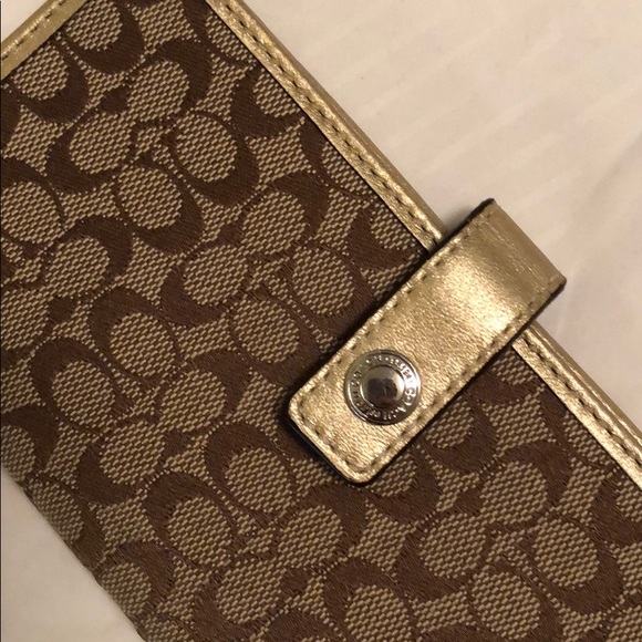 Coach wallet. Never been used - Picture 5 of 6
